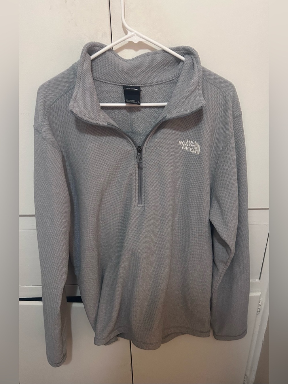 The North Face mens size XL pullover